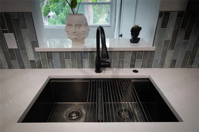 $3,300 | 1097 Eden Isle Boulevard Northeast, Unit 3, St. Petersburg, FL 33704