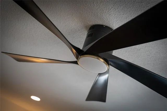 $3,300 | 1097 Eden Isle Boulevard Northeast, Unit 3, St. Petersburg, FL 33704