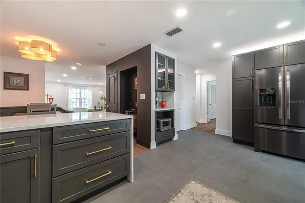 $3,500 | 1097 Eden Isle Boulevard Northeast, Unit 3, St. Petersburg, FL 33704