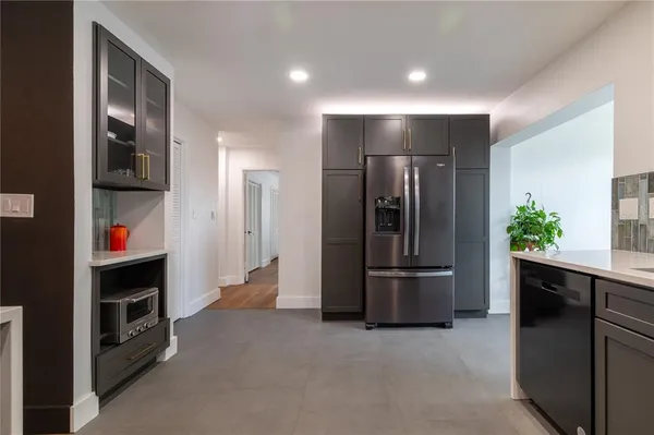 $3,500 | 1097 Eden Isle Boulevard Northeast, Unit 3, St. Petersburg, FL 33704