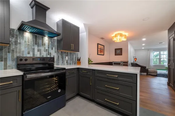 $3,500 | 1097 Eden Isle Boulevard Northeast, Unit 3, St. Petersburg, FL 33704