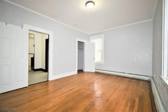 $1,850 | 352 Wainwright Street, Unit 1R, Newark, NJ 07112