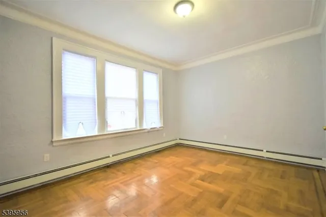 $1,850 | 352 Wainwright Street, Unit 1R, Newark, NJ 07112