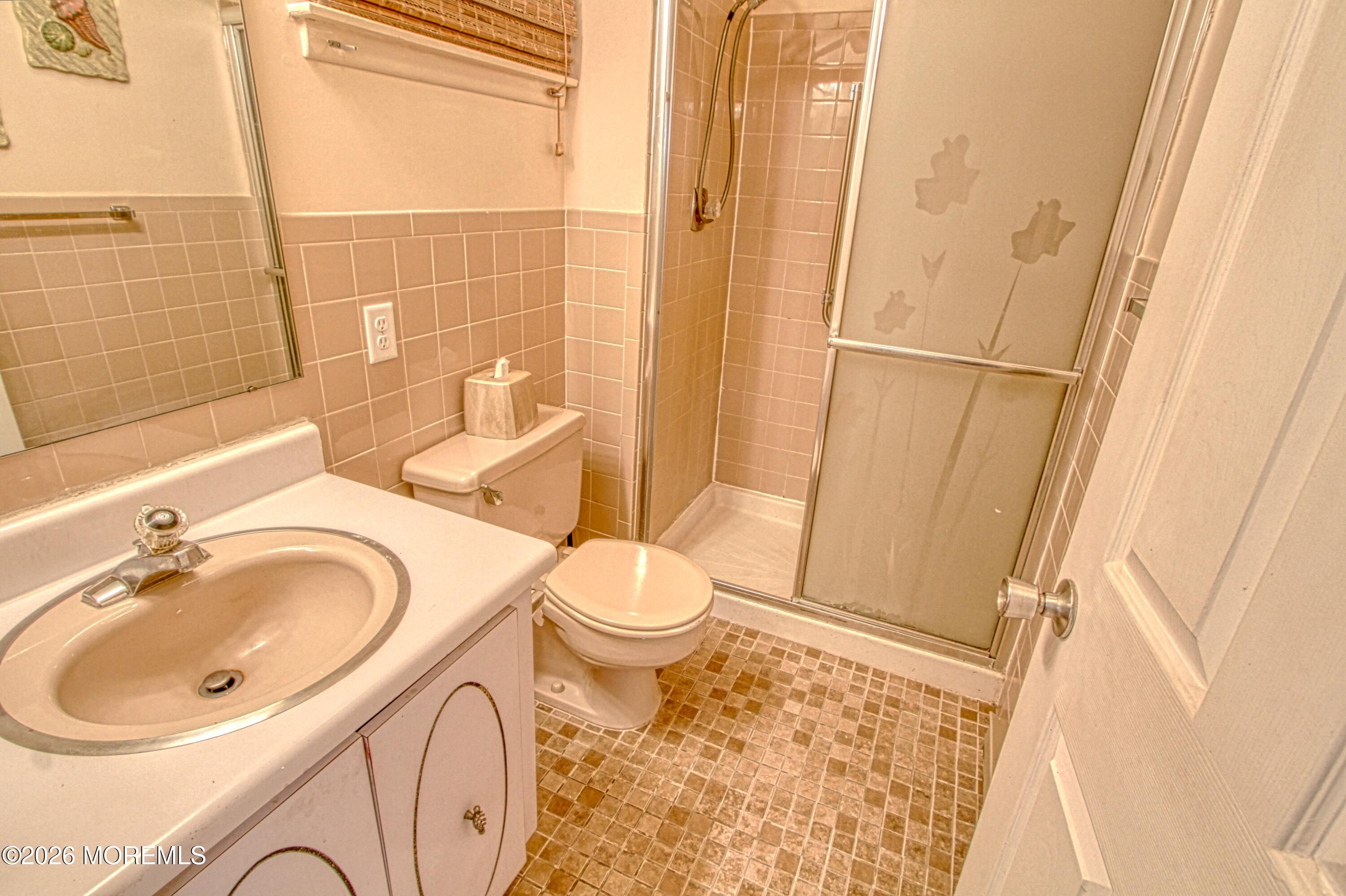 5 Wayne Court Whiting, NJ 08759 - Photo 11 of 23 2nd View Main Bath