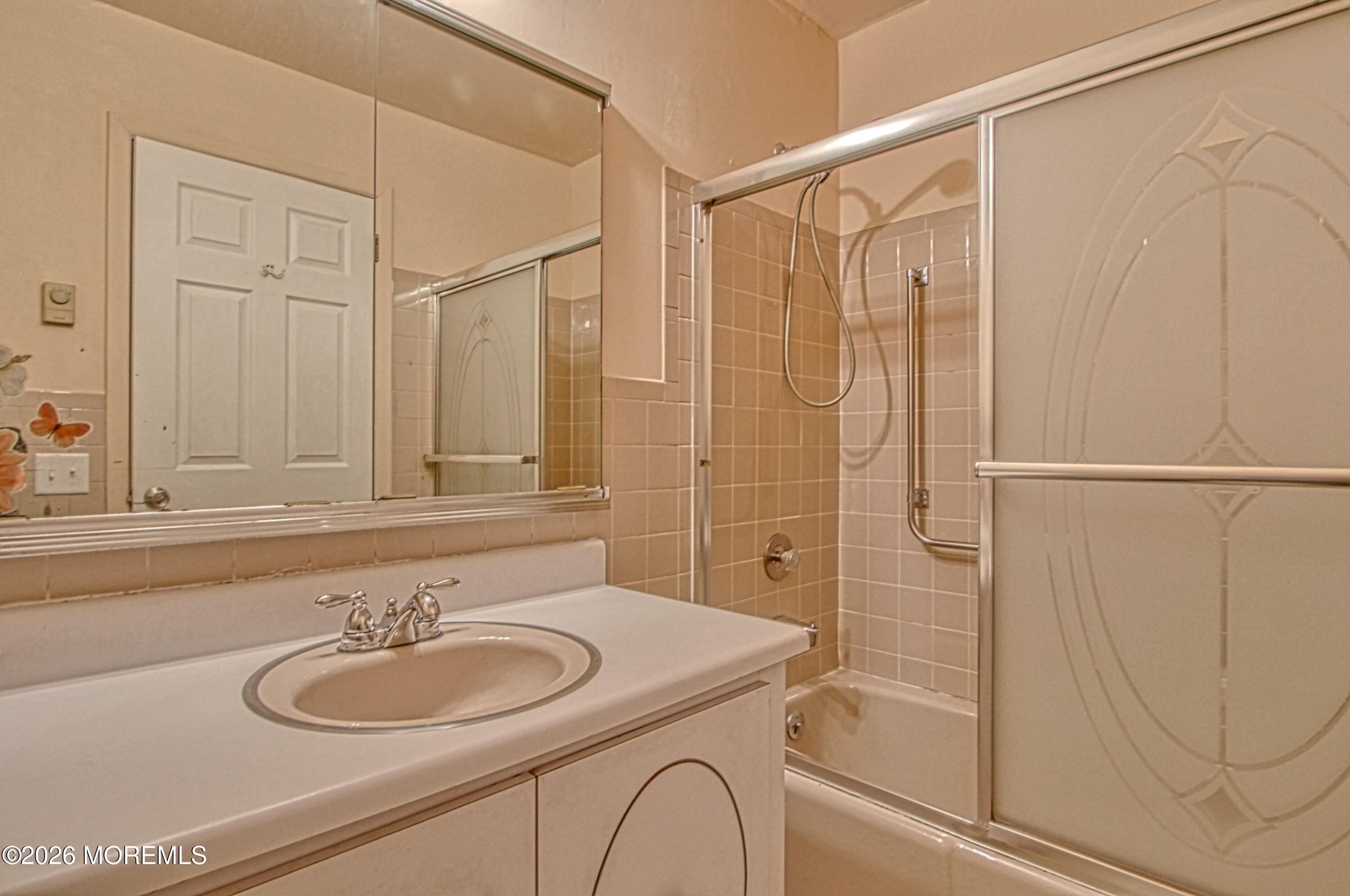 5 Wayne Court Whiting, NJ 08759 - Photo 13 of 23 Full Bath