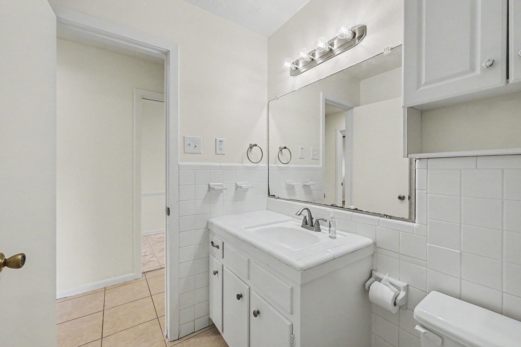 9315 Val Verde Street Houston, TX 77063 - Photo 13 of 27