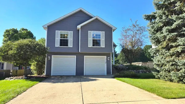 $349,900 | 4749 Oregon Trail, McHenry, IL 60050
