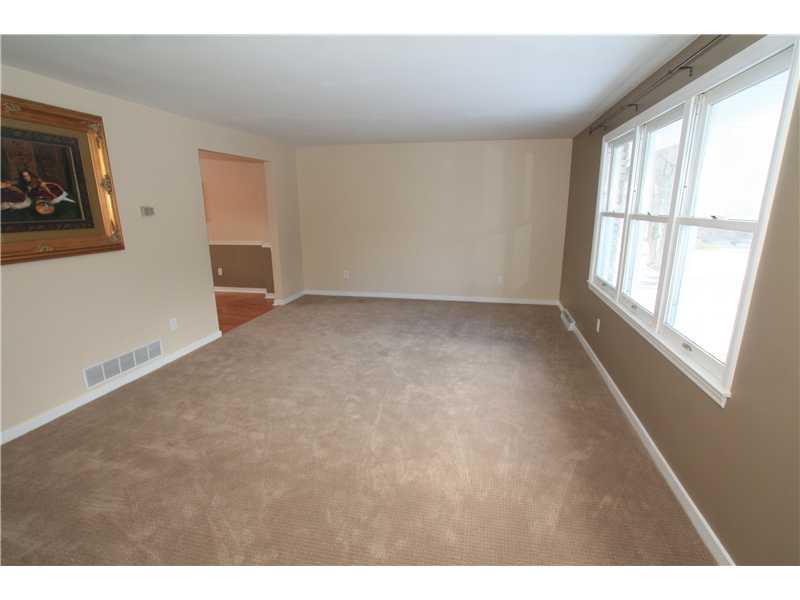 12 Spring Run Road Greensburg, PA 15601 - Photo 3 of 17 Living Room.