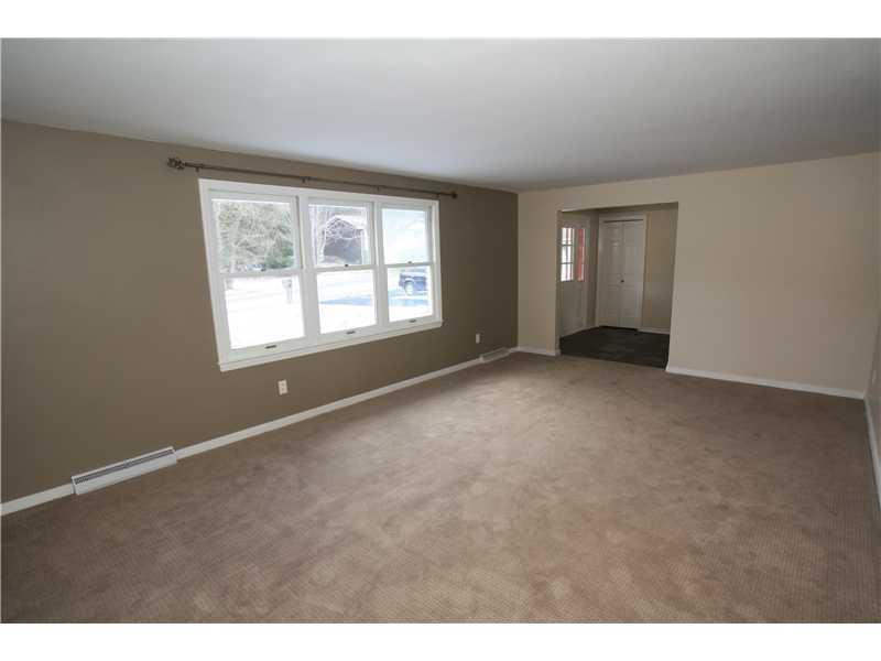 12 Spring Run Road Greensburg, PA 15601 - Photo 4 of 17 Living Room.