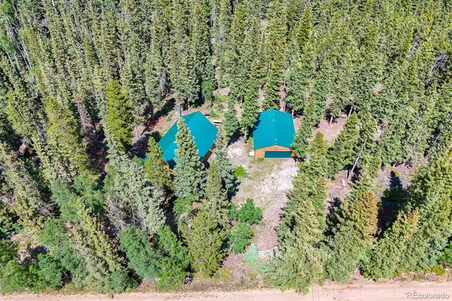 a view of an outdoor space and a yard