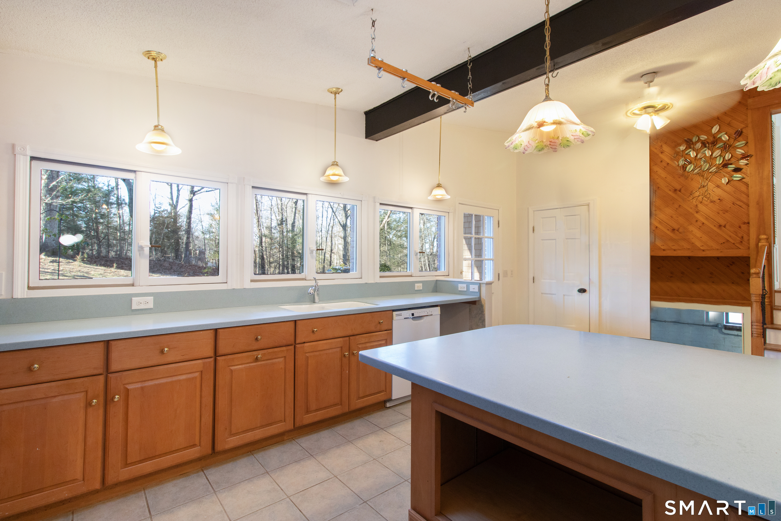 206 North Moodus Road East Hampton, CT 06424 - Photo 3 of 38