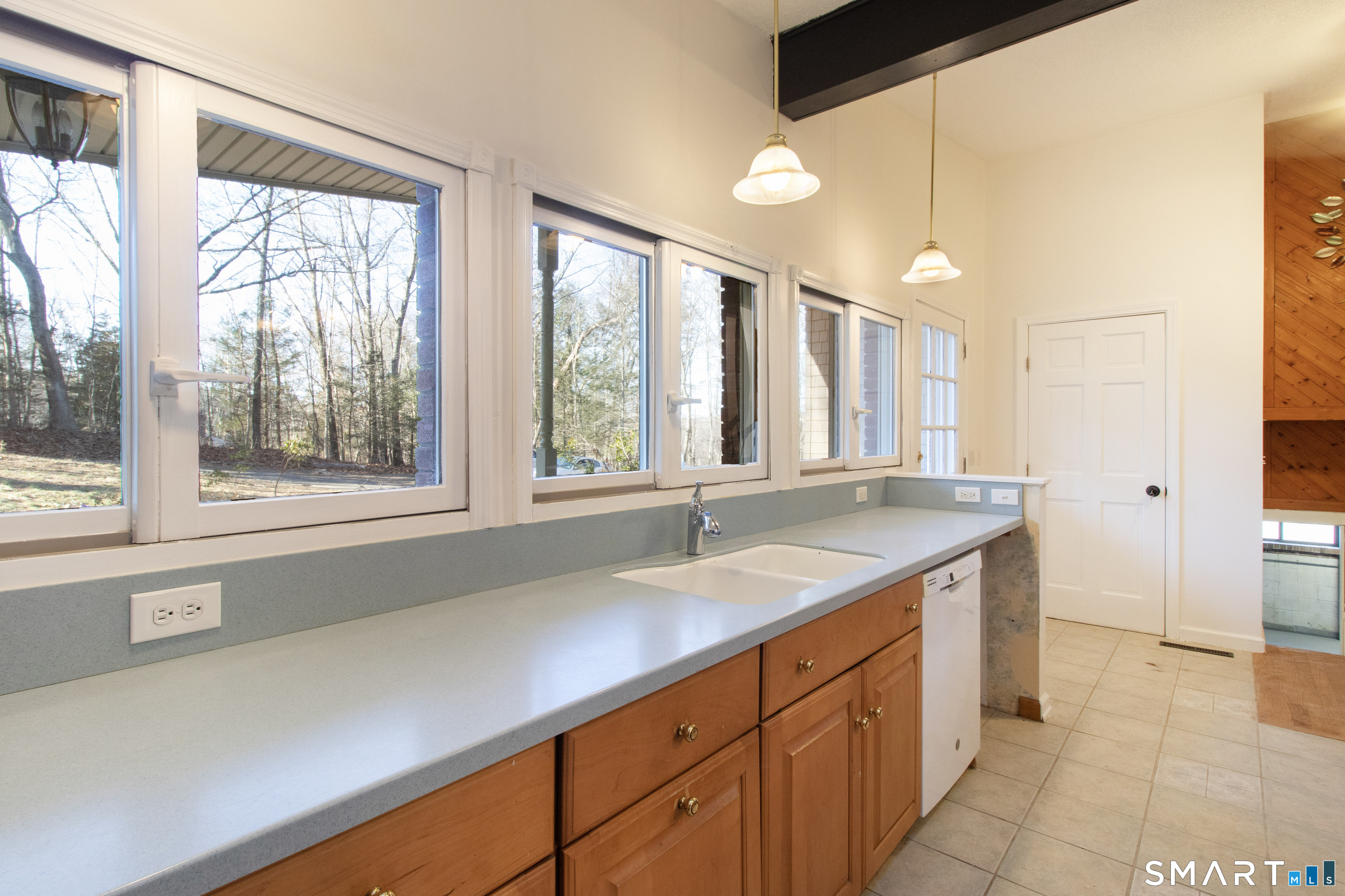 206 North Moodus Road East Hampton, CT 06424 - Photo 5 of 38