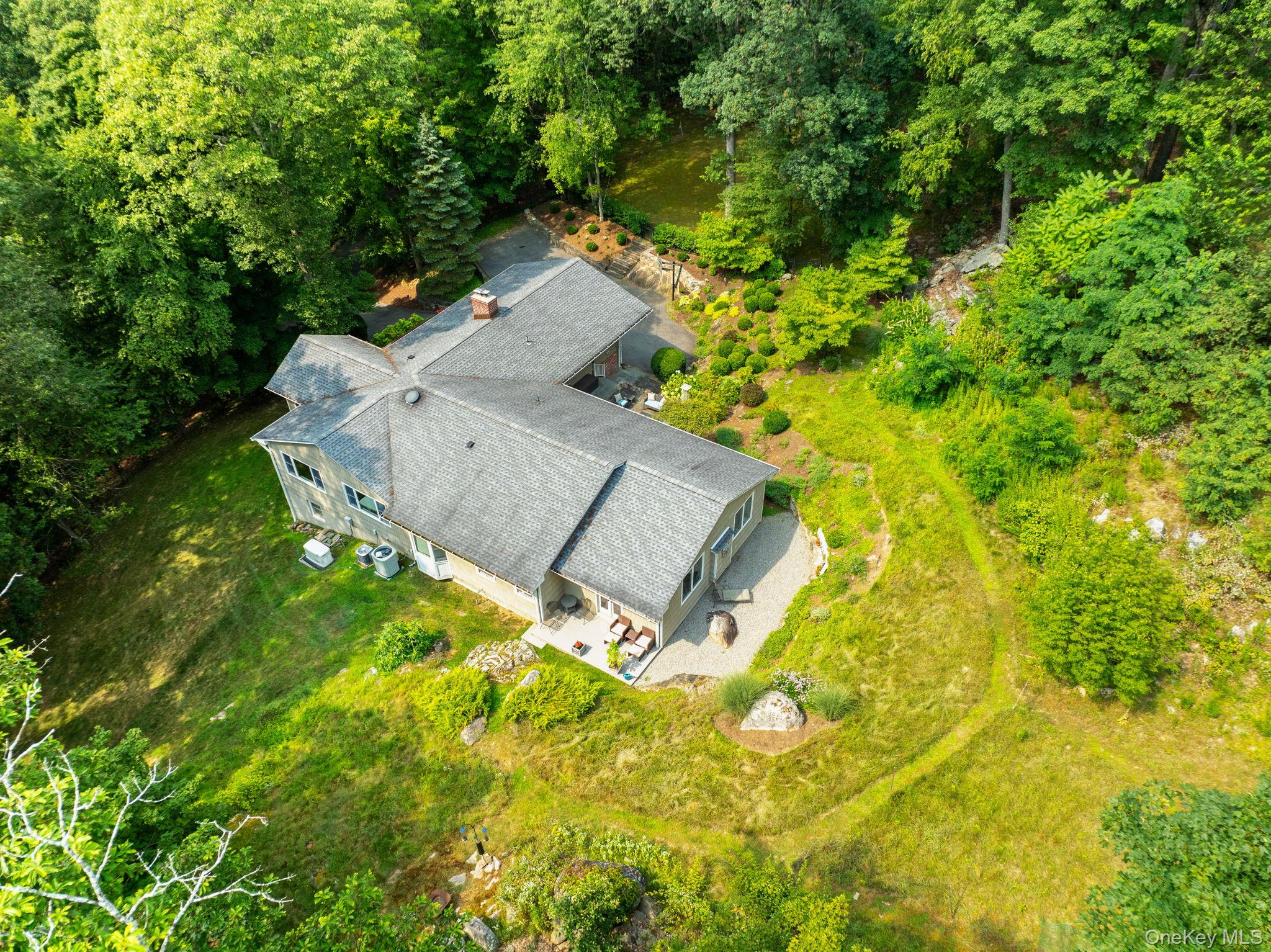 39 Mayberry Road Chappaqua, NY 10514 - Photo 2 of 44 a view of yard