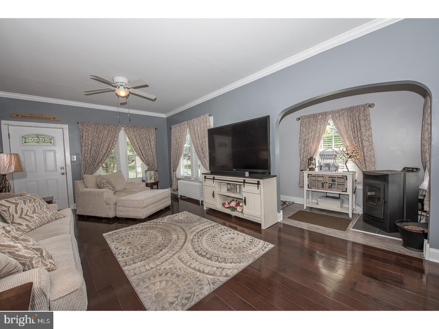 229 Morwood Road Harleysville, PA 19438 - Photo 4 of 25 Living Room