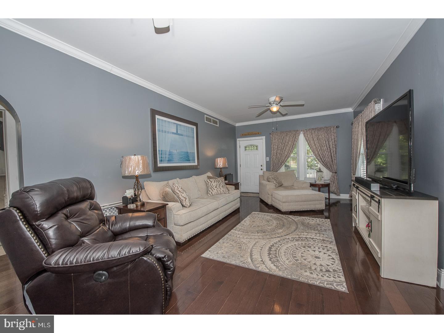 229 Morwood Road Harleysville, PA 19438 - Photo 5 of 25 Living Room