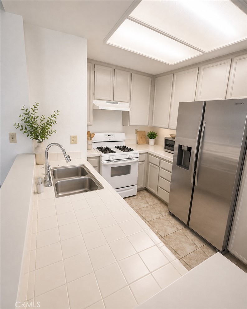 4005 Carmel View Road, Unit 62 San Diego, CA 92130 - Photo 7 of 12 This photo has been virtually staged.
