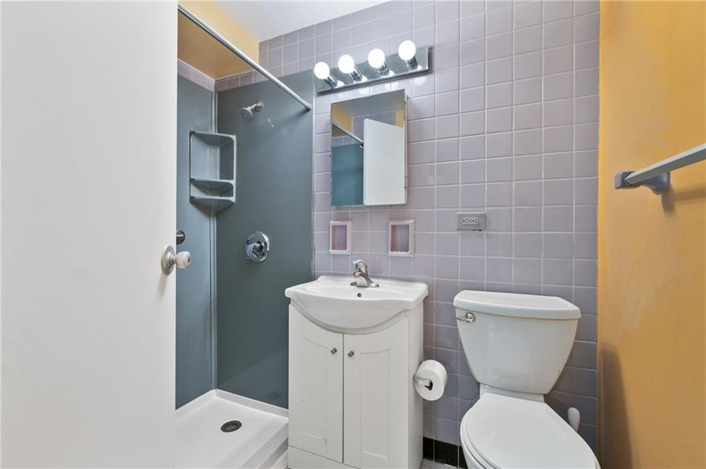 4625 Fifth Avenue, Unit 607 Pittsburgh, PA 15213 - Photo 14 of 22 a bathroom with a toilet sink and mirror