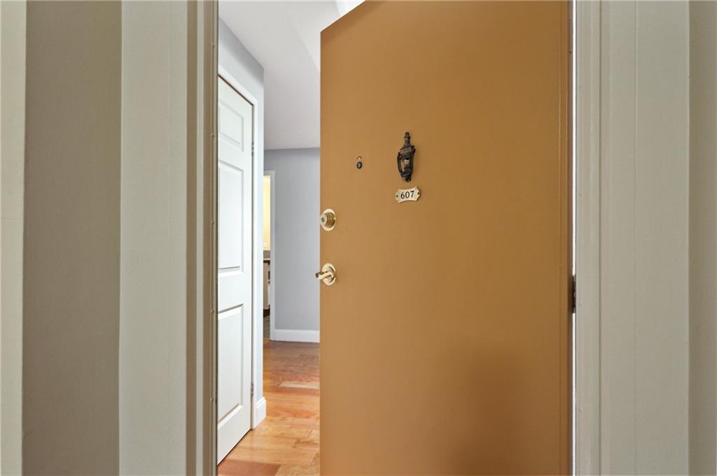 4625 Fifth Avenue, Unit 607 Pittsburgh, PA 15213 - Photo 16 of 22 a view of a bathroom
