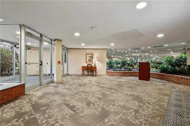 a view of a big room with a garage