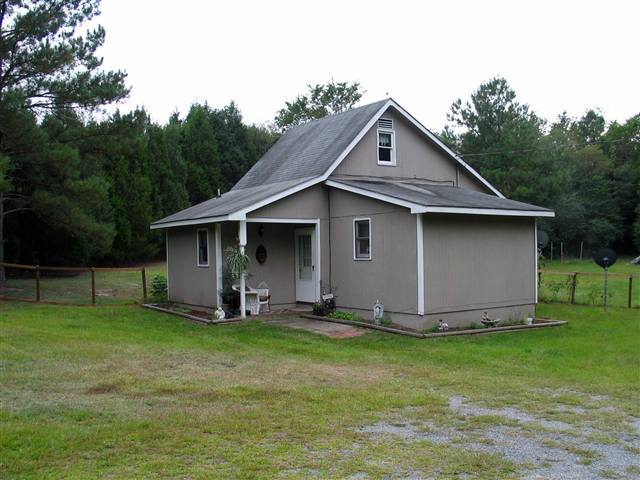 175 Quewhiffle Road Aberdeen, NC 28315 - Photo 1 of 7 Primary Photo