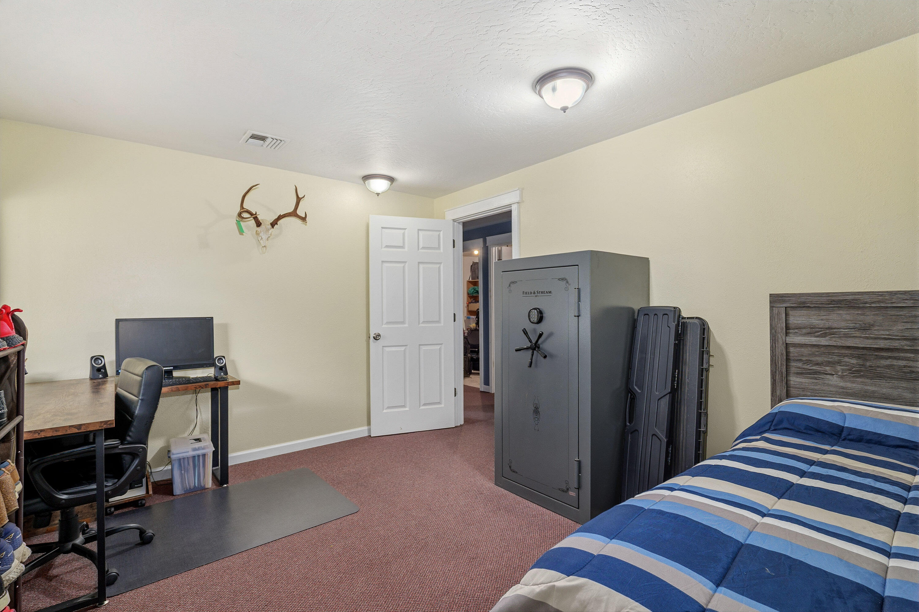 7680 Upper Applegate Road Jacksonville, OR 97530 - Photo 27 of 43 27