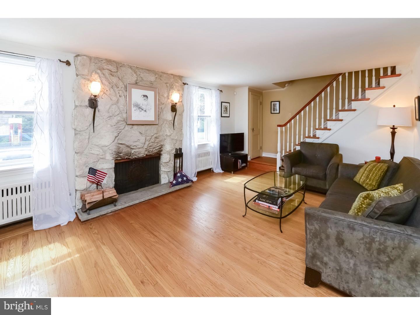 1221 Vernon Road Philadelphia, PA 19150 - Photo 3 of 23 Living Room