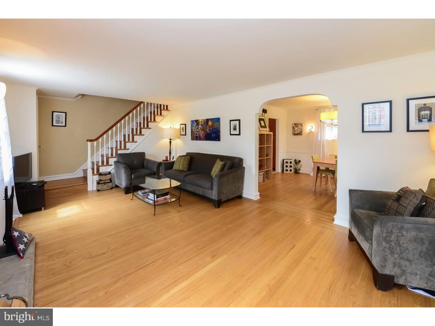 1221 Vernon Road Philadelphia, PA 19150 - Photo 4 of 23 Living Room