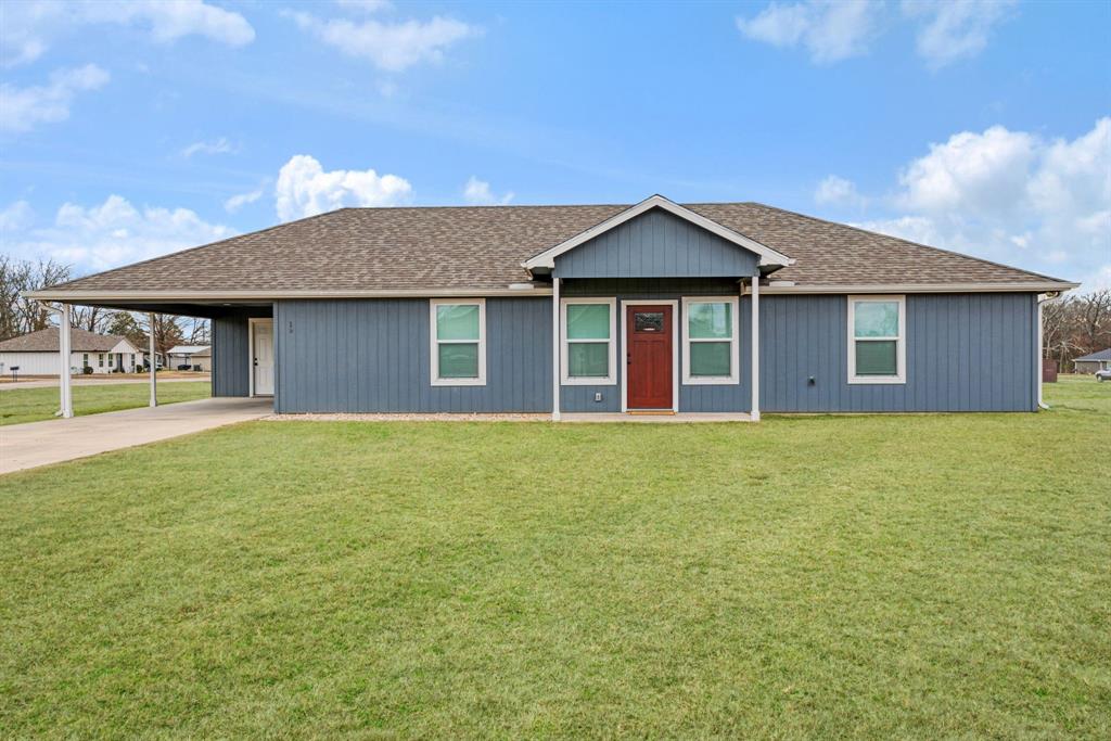 19 Private Road Paris, TX 75460 - Photo 1 of 18 a front view of a house with a garden