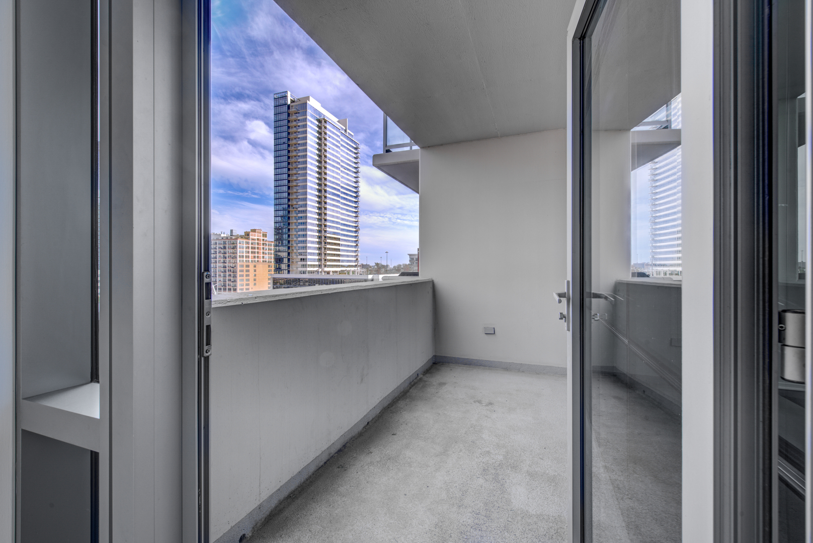 123 South Green Street, Unit 803B Chicago, IL 60607 - Photo 13 of 32 a view of an empty room