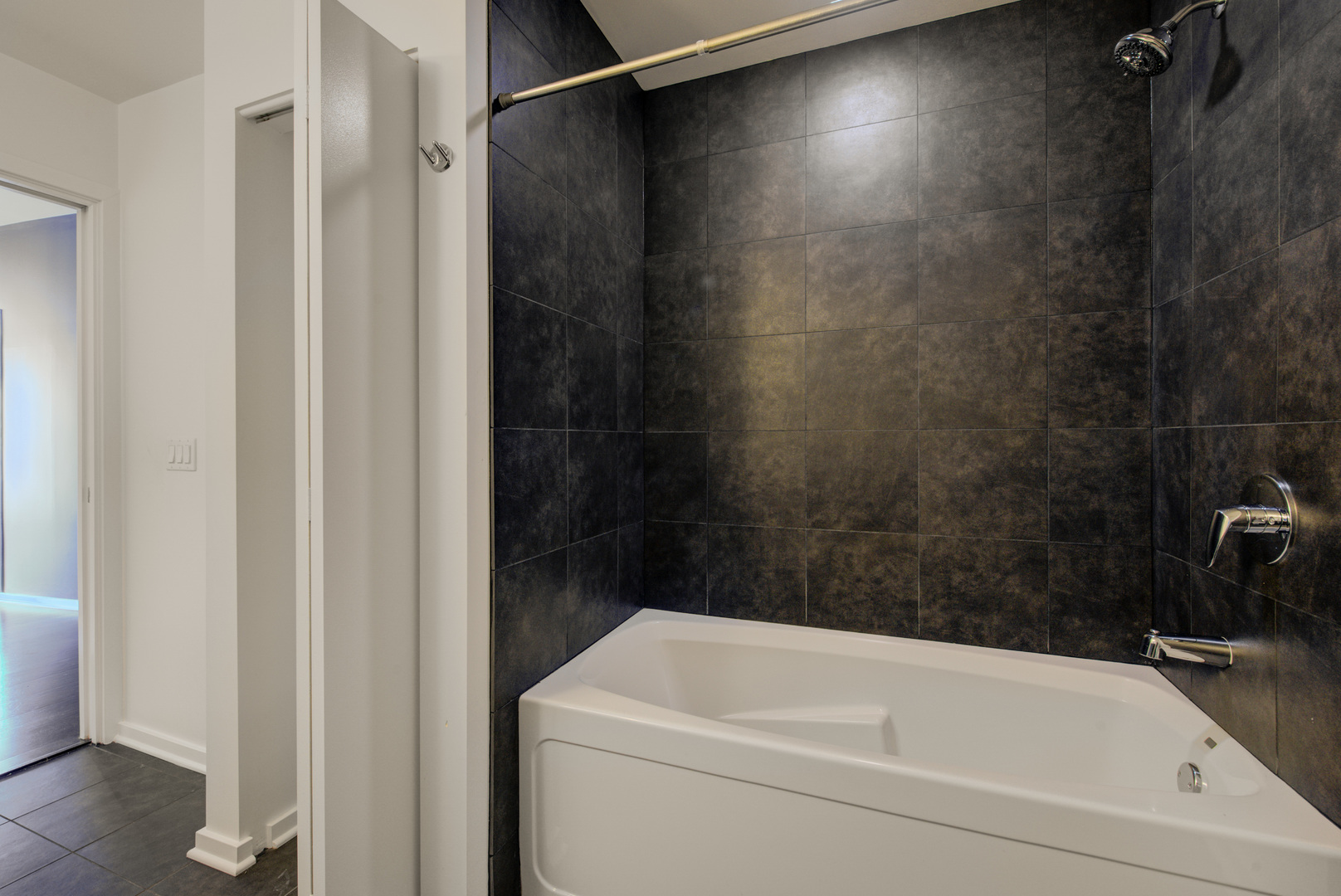 123 South Green Street, Unit 803B Chicago, IL 60607 - Photo 24 of 32 a bathroom with a bathtub