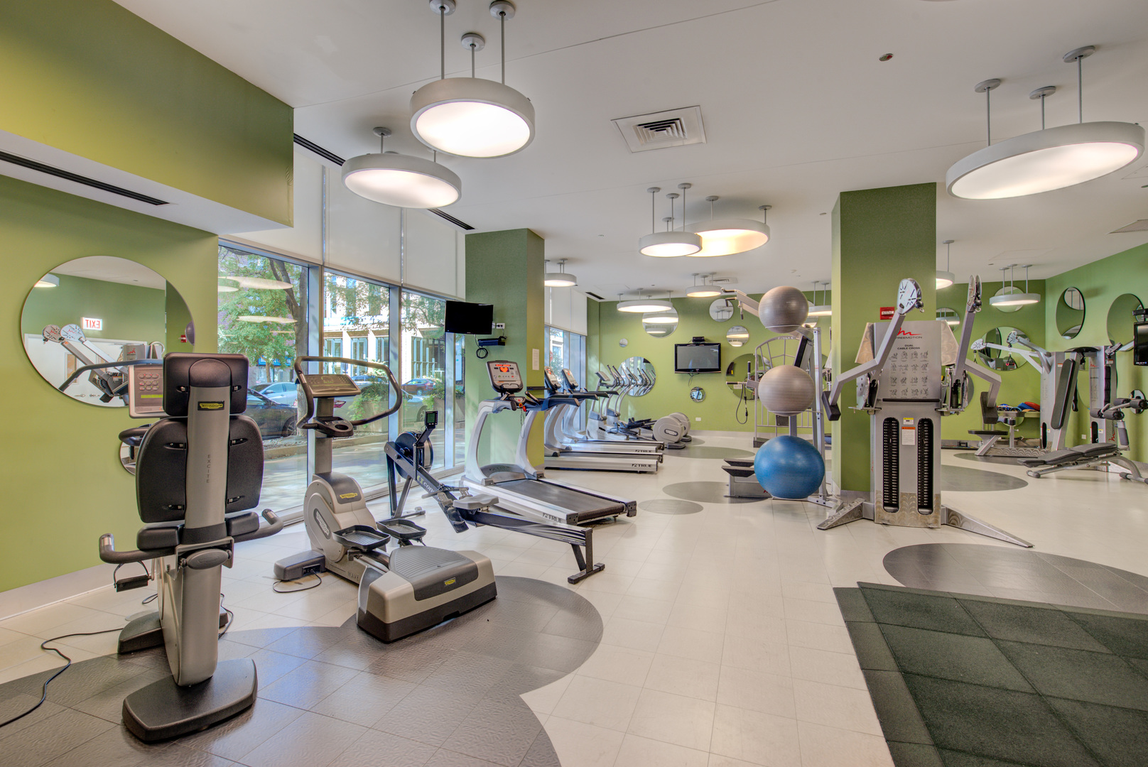 123 South Green Street, Unit 803B Chicago, IL 60607 - Photo 28 of 32 a view of a room with gym equipment