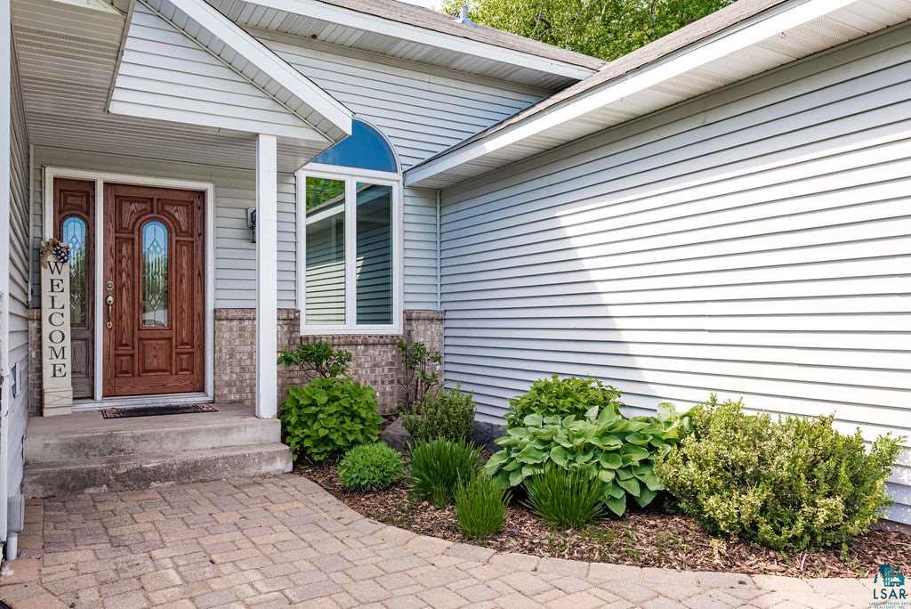 2935 Lavis Road Duluth, MN 55804 - Photo 2 of 33 Front Entrance