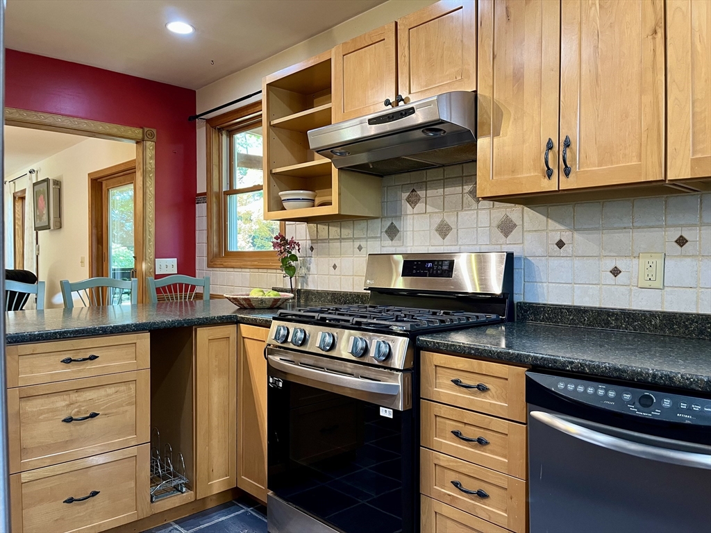 84 Chestnut Street Hatfield, MA 01038 - Photo 16 of 41 Gallery Image 16