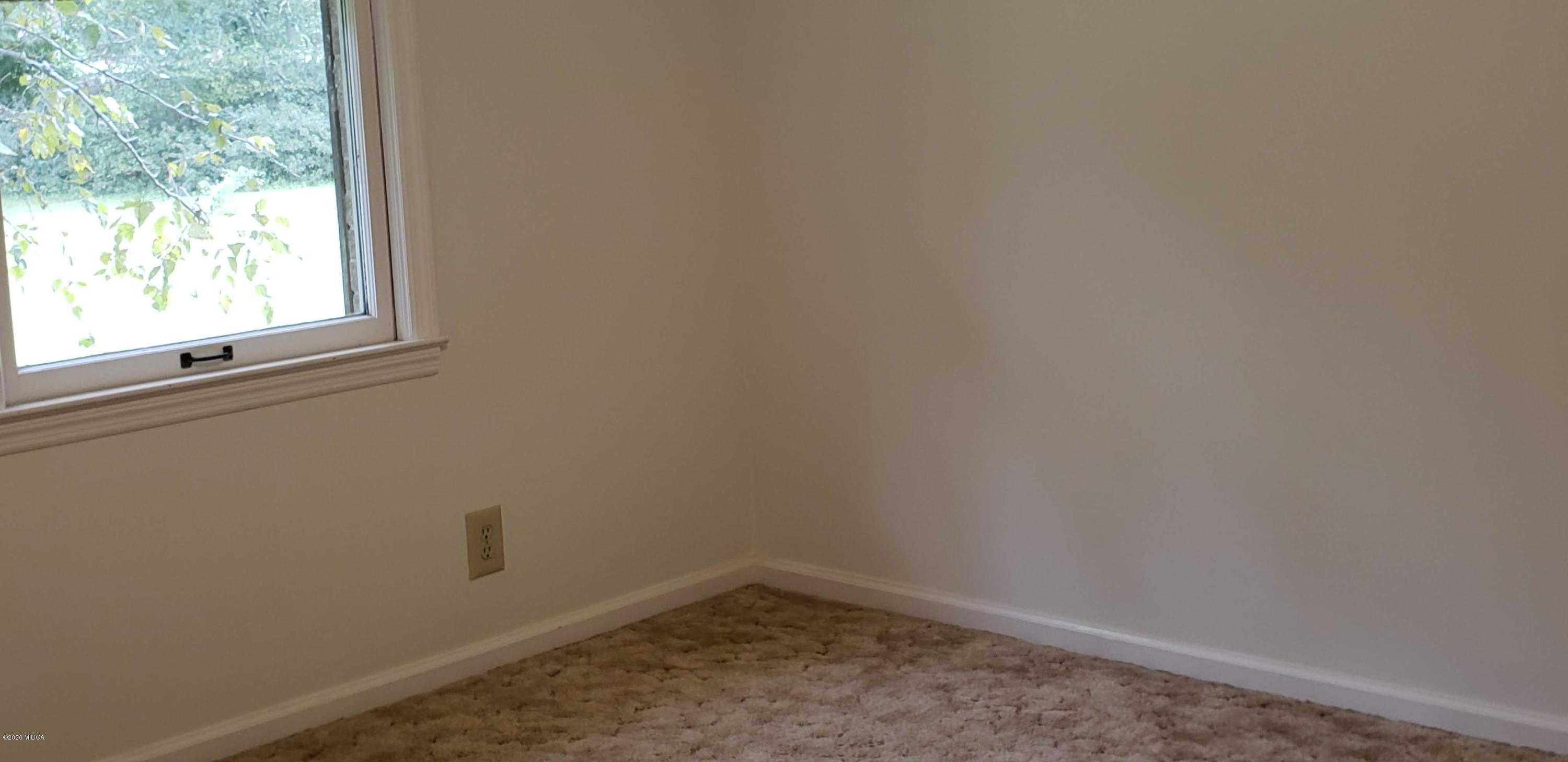 291 Morton Road Gray, GA 31032 - Photo 11 of 33 a small space with a window