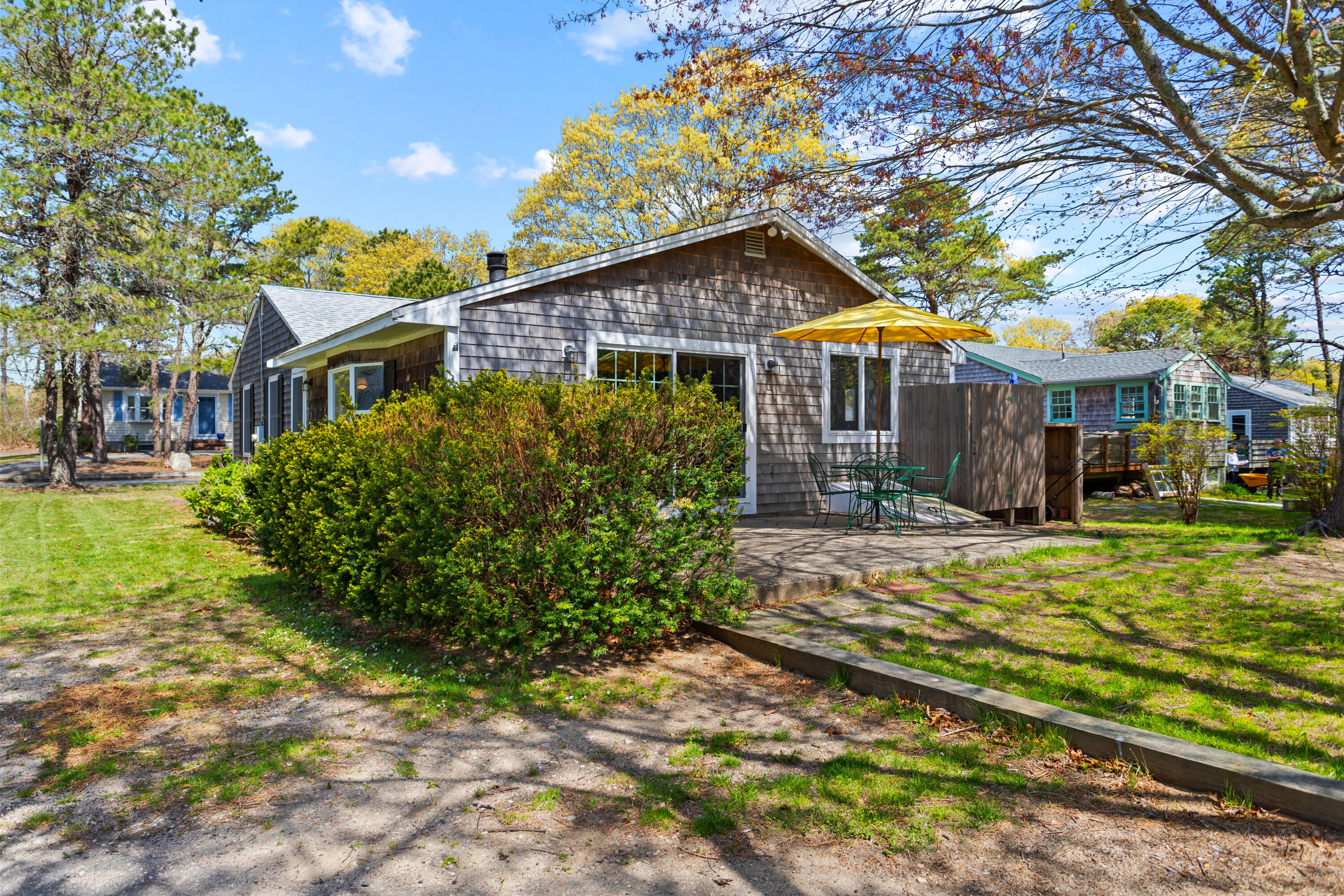 14 Greenwood Road Mashpee, MA 02649 - Photo 10 of 25 a front view of a house with garden