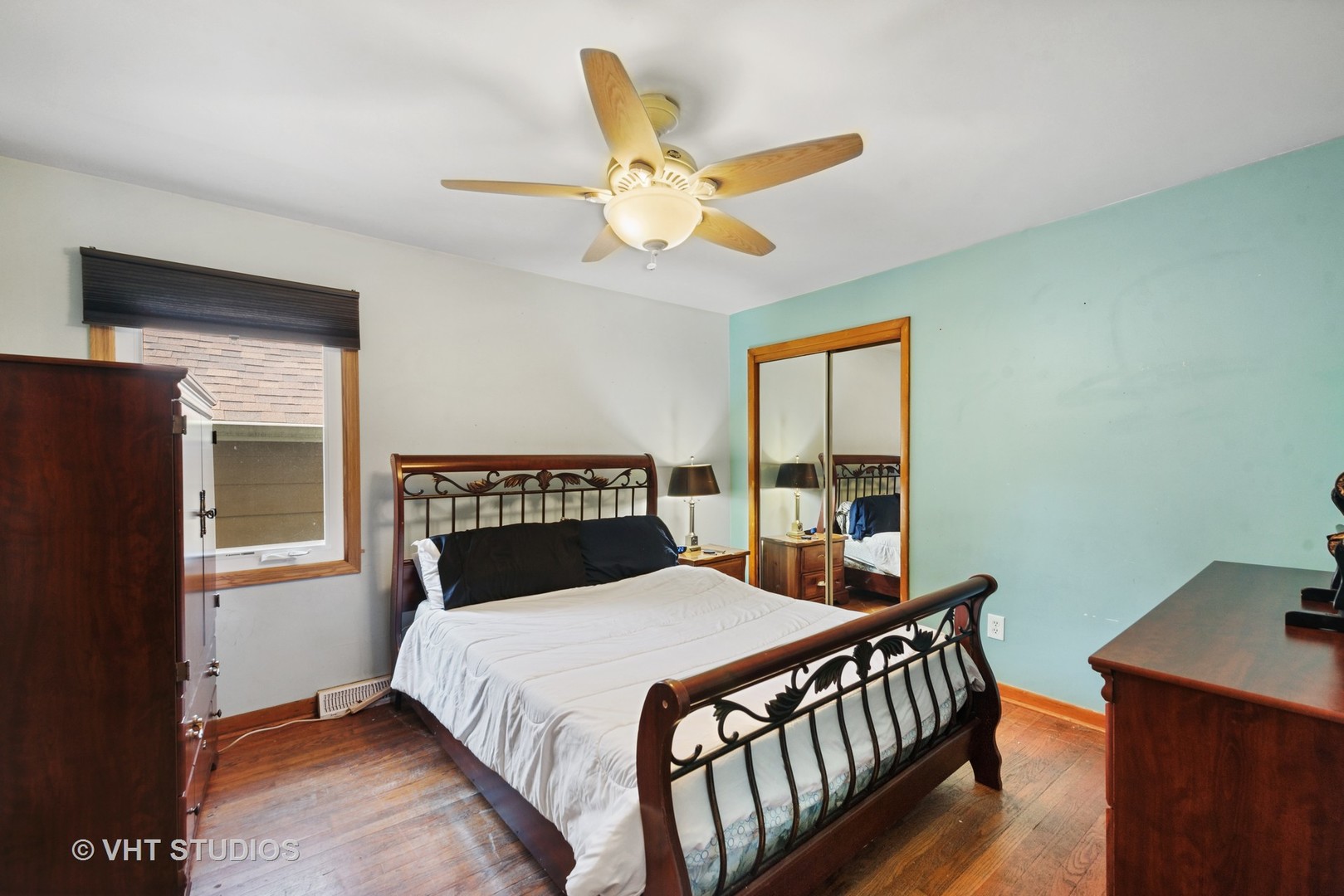 40 Pine Tree Row Lake Zurich, IL 60047 - Photo 14 of 22 a bedroom with a bed and wooden floor