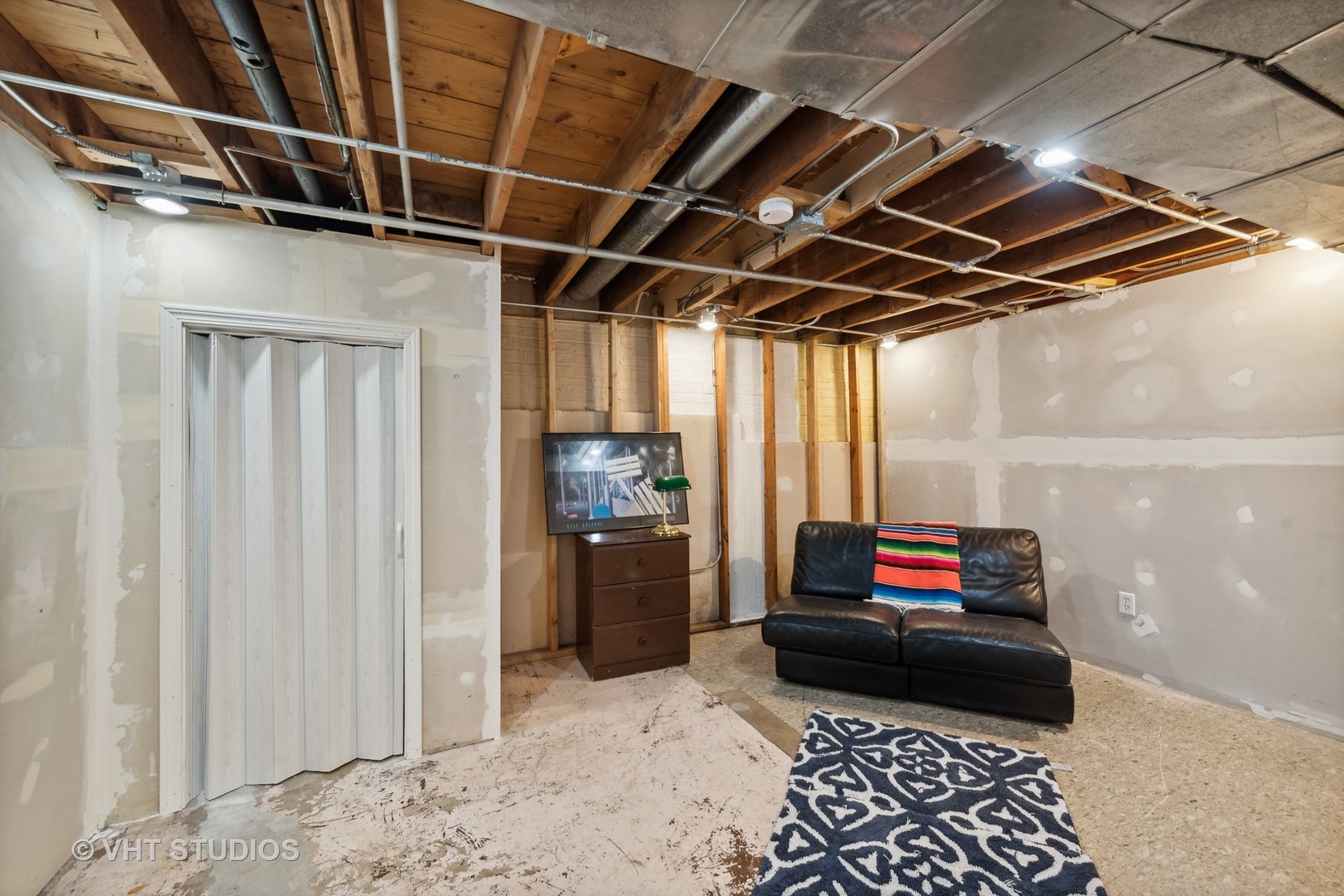 40 Pine Tree Row Lake Zurich, IL 60047 - Photo 16 of 22 a view of a car garage