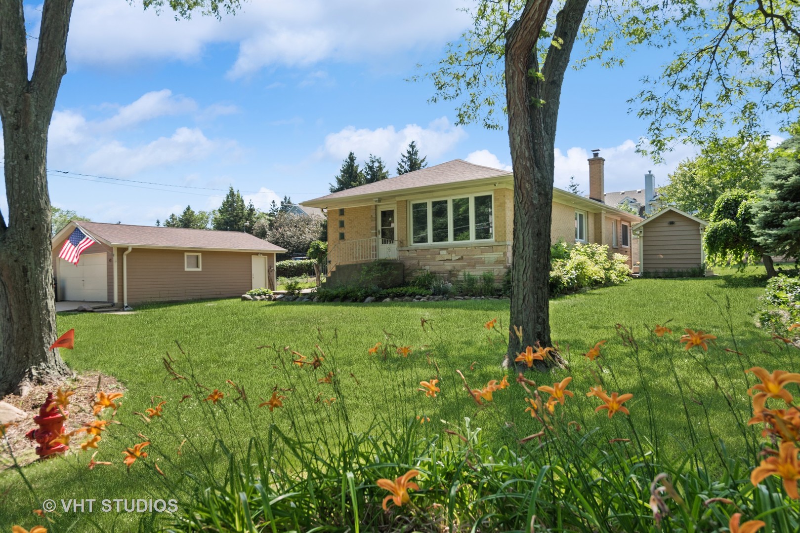 40 Pine Tree Row Lake Zurich, IL 60047 - Photo 2 of 22 a view of house with backyard