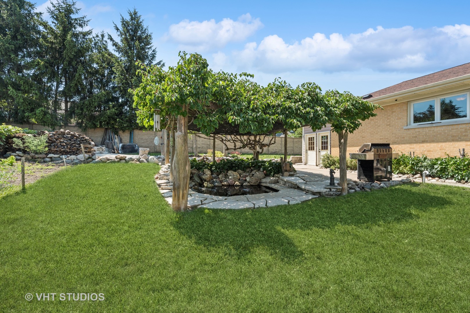40 Pine Tree Row Lake Zurich, IL 60047 - Photo 4 of 22 a view of a house with backyard and sitting area