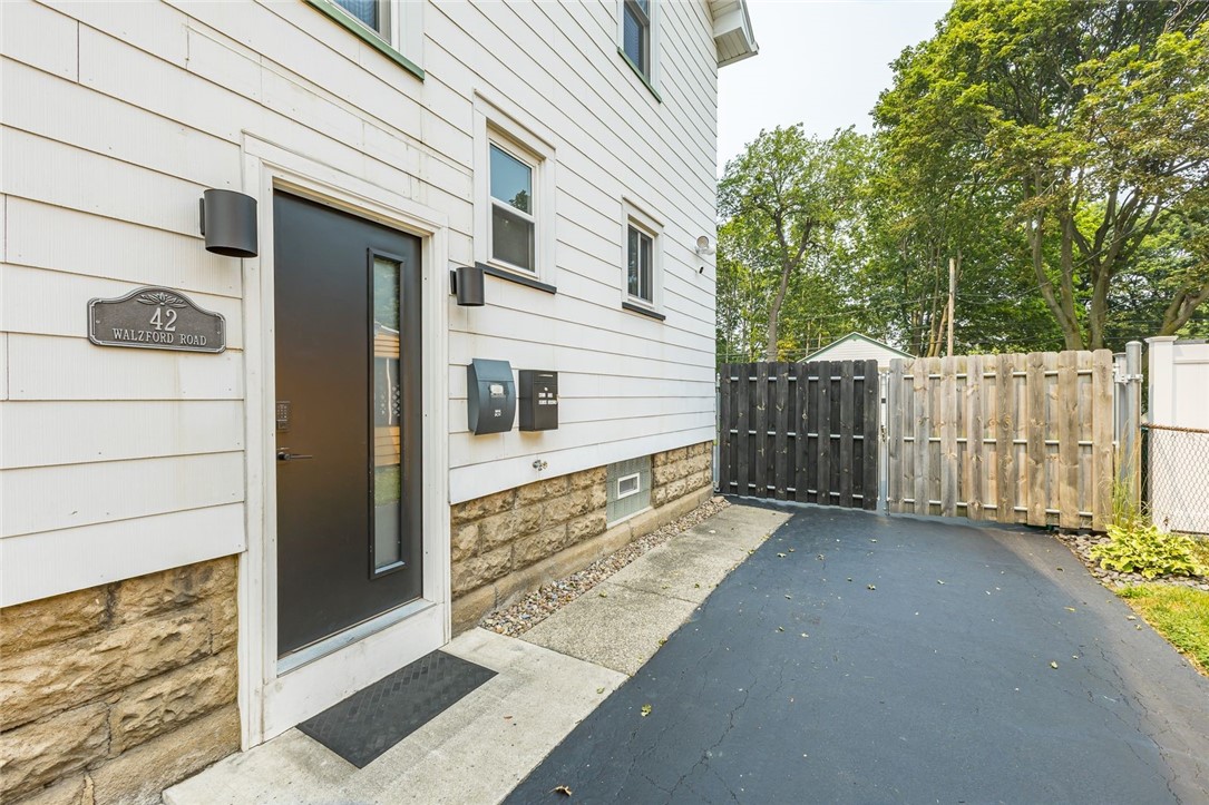 42 Walzford Road Irondequoit, NY 14622 - Photo 3 of 34 Gallery Image 3