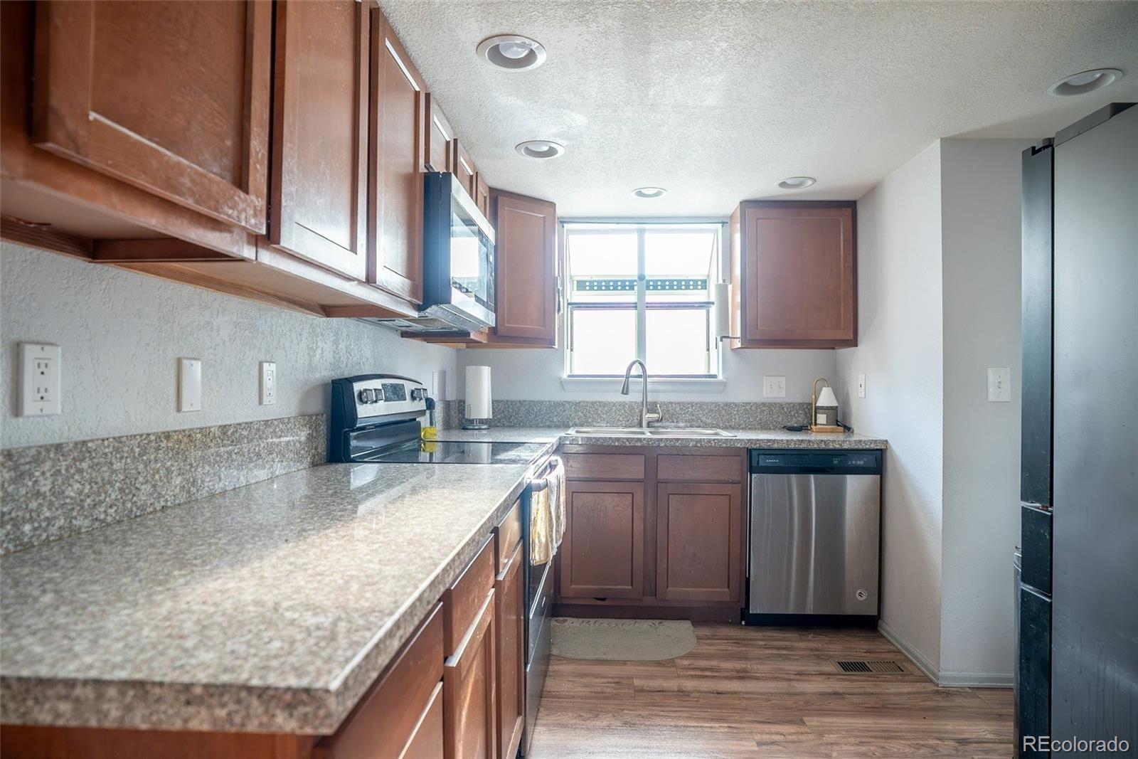 4107 South Rifle Way Aurora, CO 80013 - Photo 7 of 19