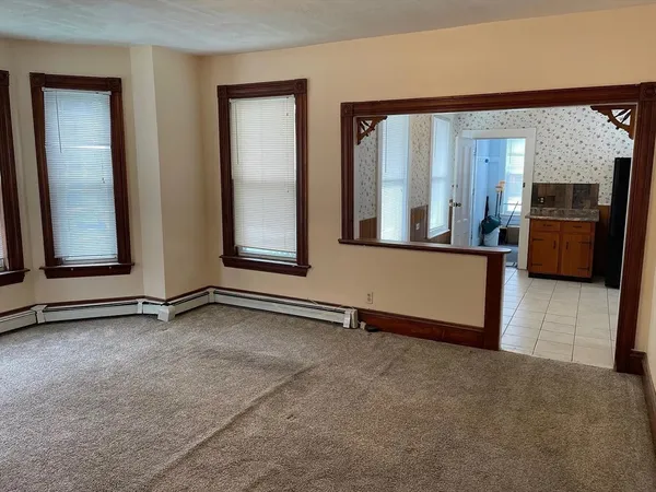 $2,400 | 61 Cushing Street, Unit 1, Waltham, MA 02453