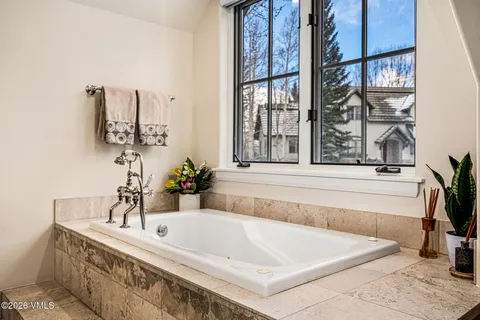 $2,799,000 | 517 Kensington Drive, Edwards, CO 81632