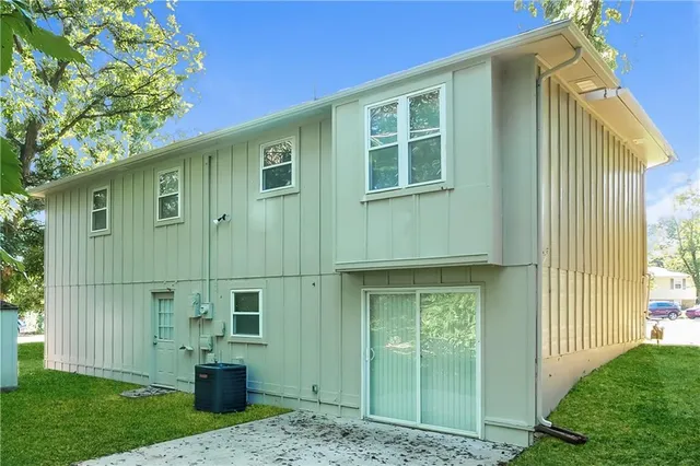 $2,270 | 5120 Goodman Lane, Mission, KS 66202