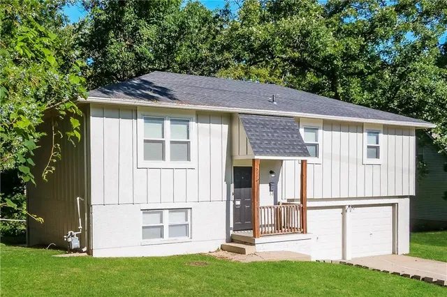 $2,270 | 5120 Goodman Lane, Mission, KS 66202