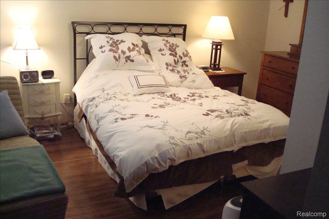 1042 Willow Grove Court, Unit 56 Rochester, MI 48307 - Photo 7 of 13 Large Master Bedroom