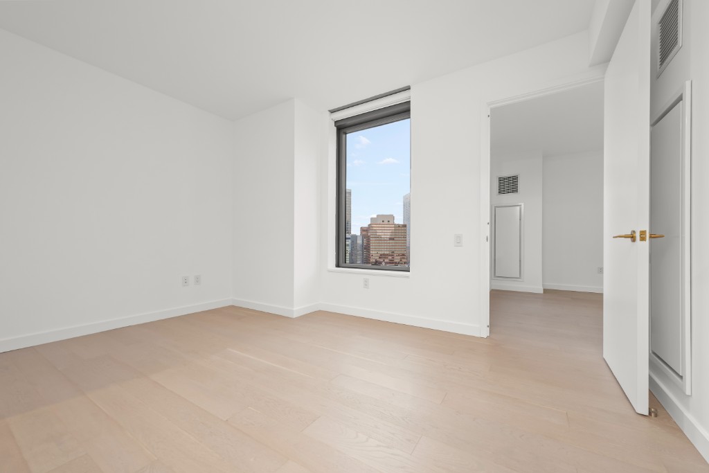 3 Court Square, Unit 2805 Queens, NY 11101 - Photo 5 of 21 Photo 5