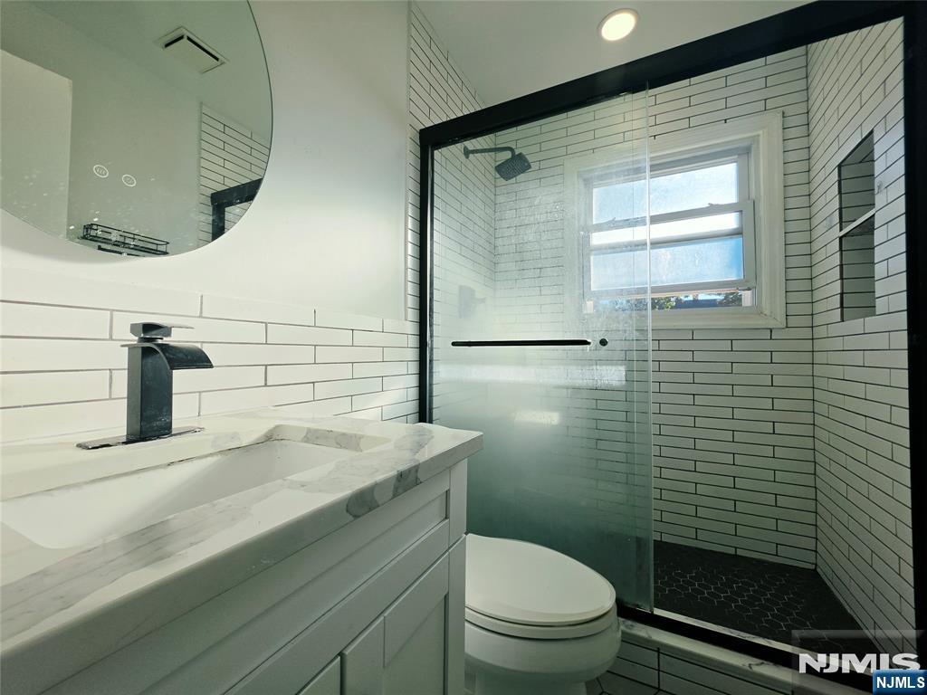749 Broad Avenue, Unit A Ridgefield, NJ 07657 - Photo 11 of 14 Gallery Image 11