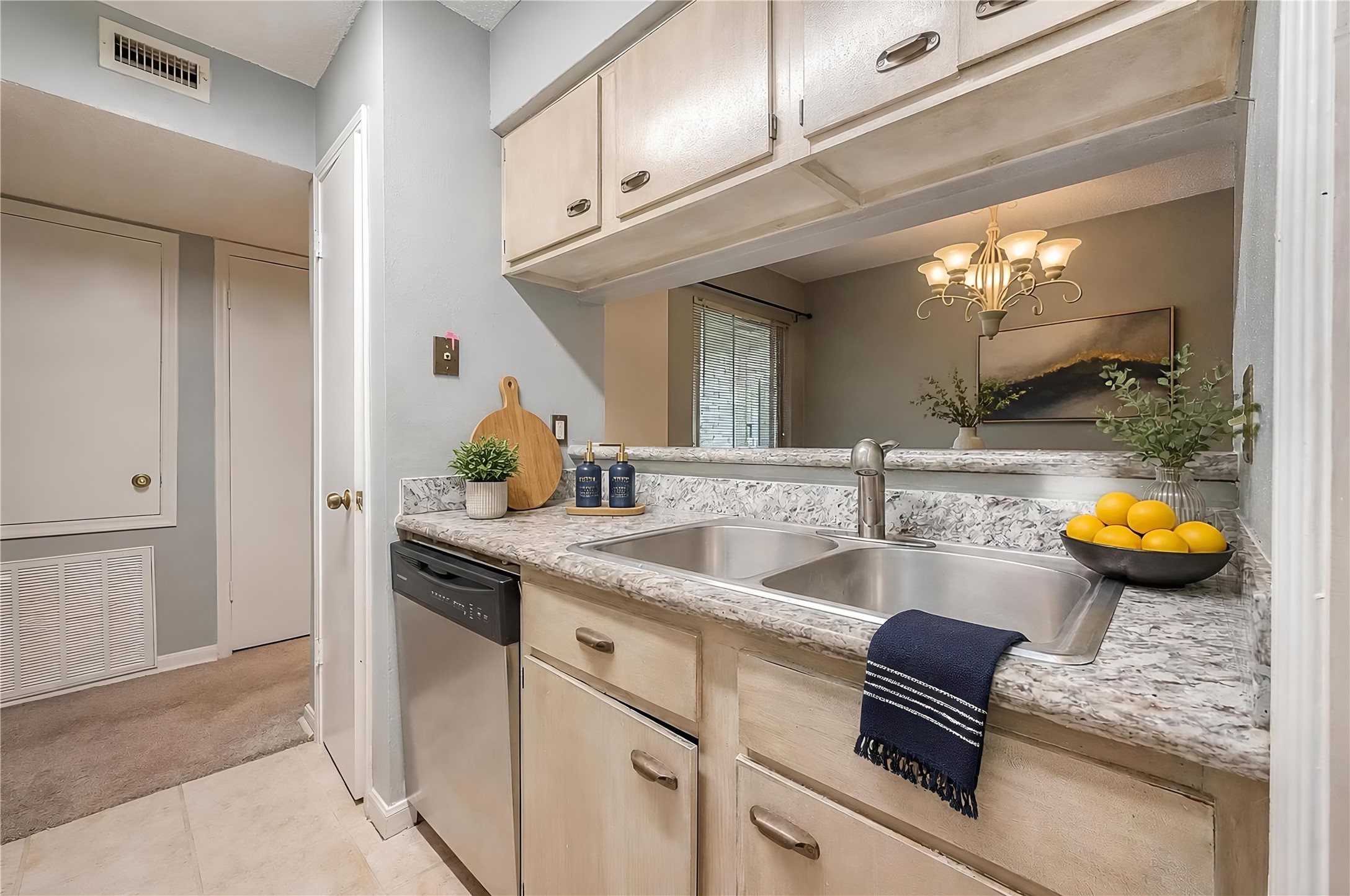 700 Thicket Lane, Unit 106 Houston, TX 77079 - Photo 4 of 15