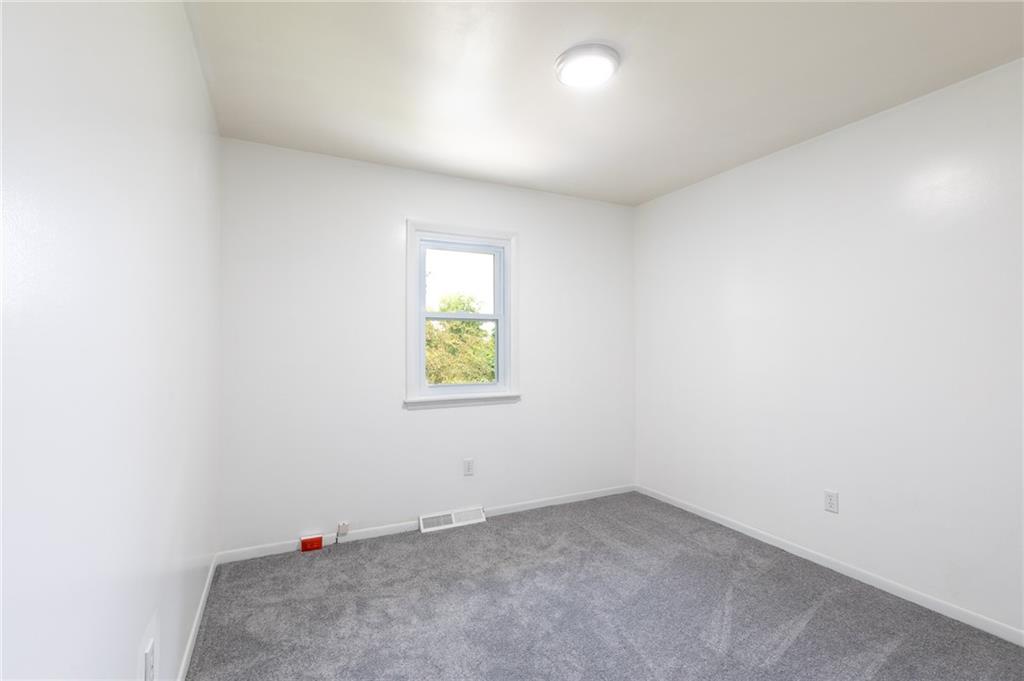 1929 Bakerstown Road Tarentum, PA 15084 - Photo 11 of 22 an empty room with a window